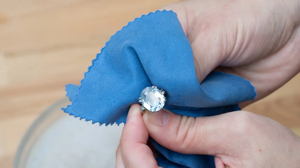 cleaning a ring